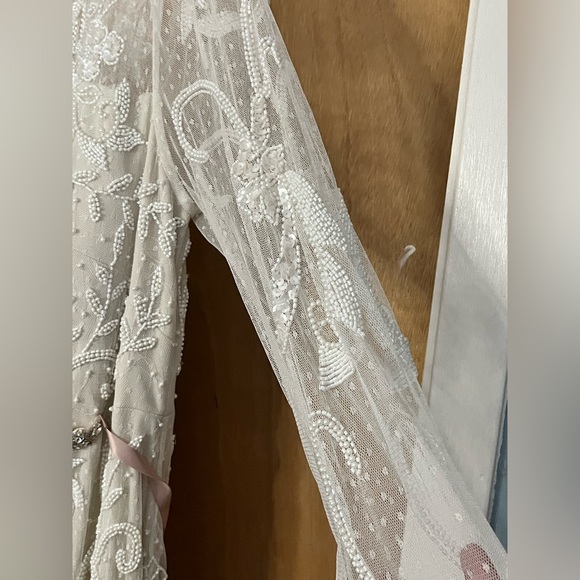 Plus size light cream lace floor length beaded gown 22W - Picture 5 of 5